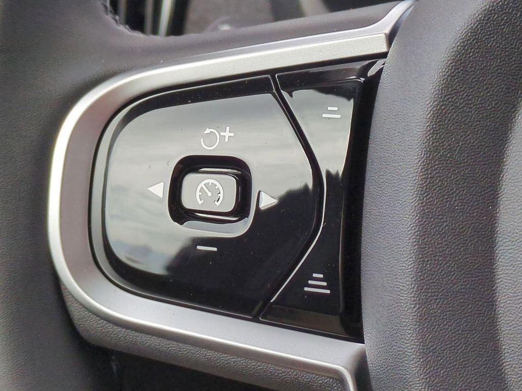 Thumbnail: 2026 Volvo XC90 - 28