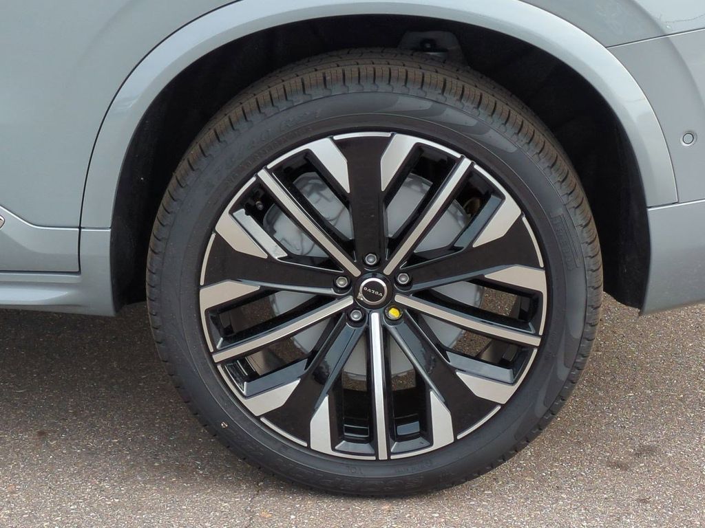 Thumbnail: 2026 Volvo XC90 - 8