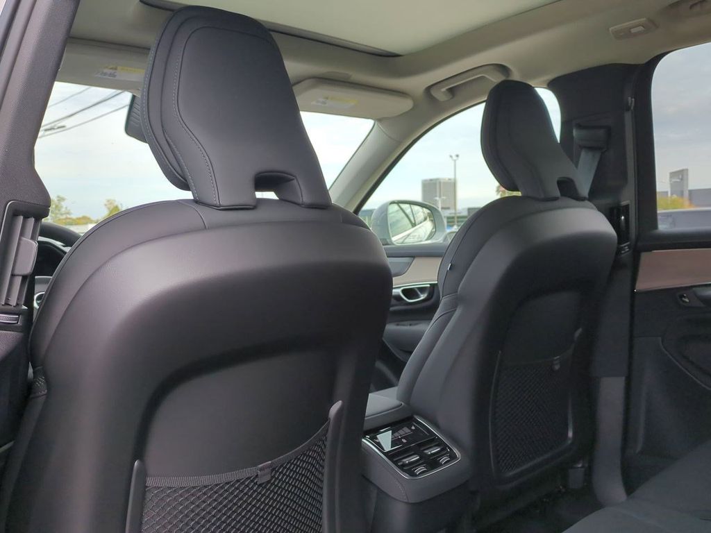 Thumbnail: 2026 Volvo XC90 - 12