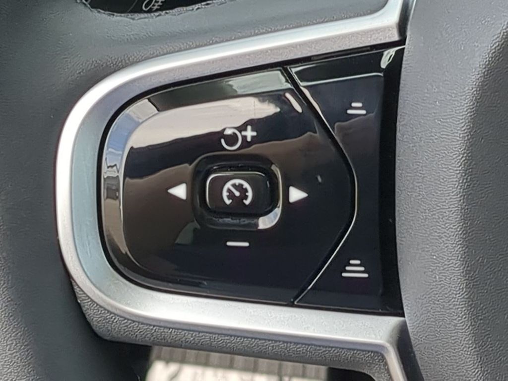 Thumbnail: 2026 Volvo XC90 - 27