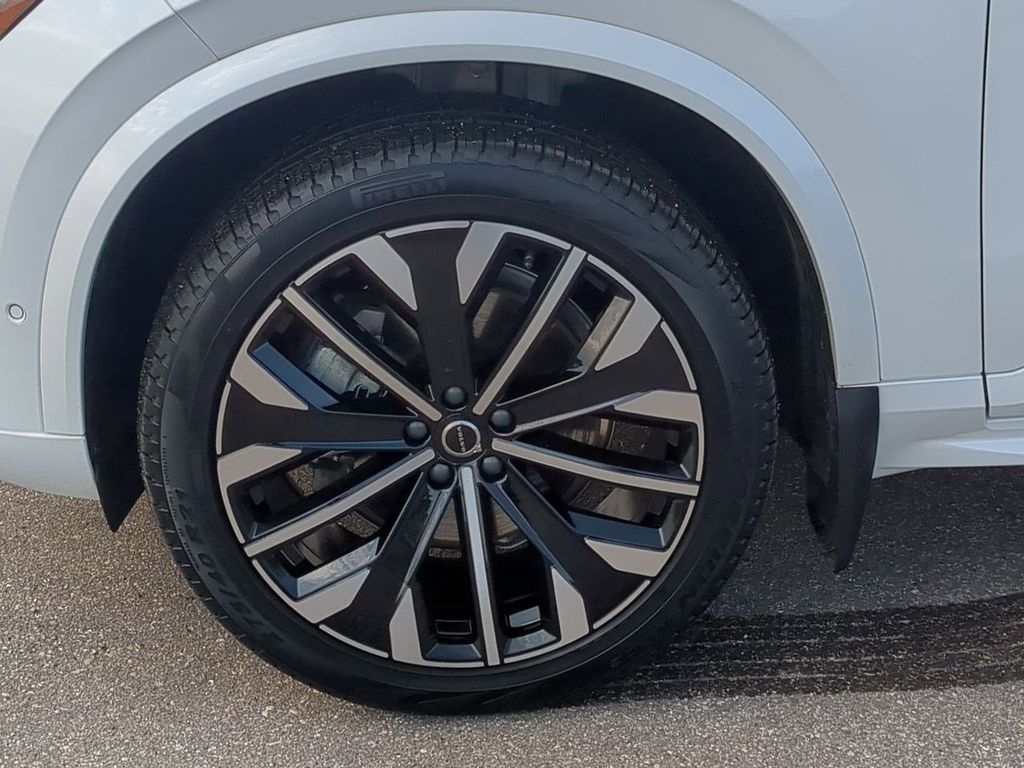 Thumbnail: 2026 Volvo XC90 - 8