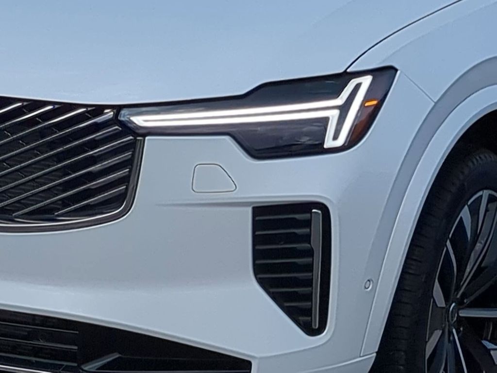 Thumbnail: 2026 Volvo XC90 - 21
