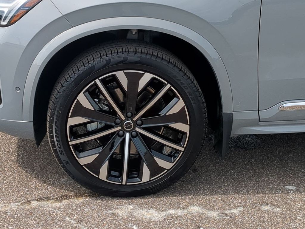 Thumbnail: 2026 Volvo XC90 - 8