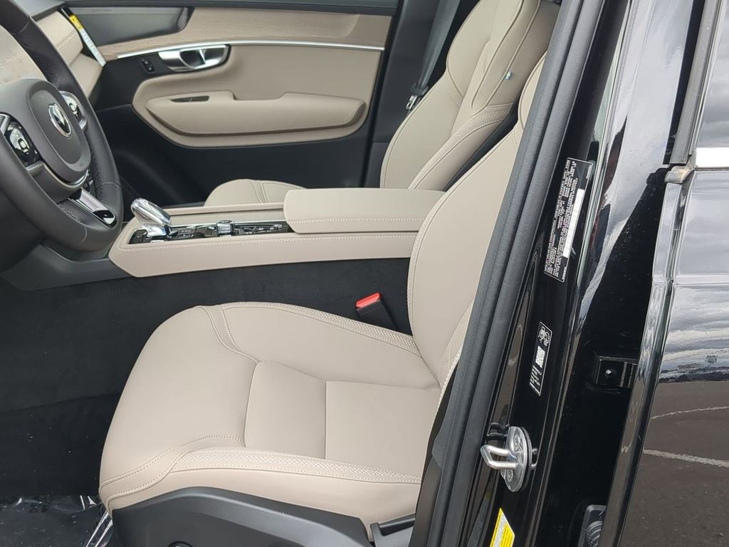 Thumbnail: 2026 Volvo XC90 - 10