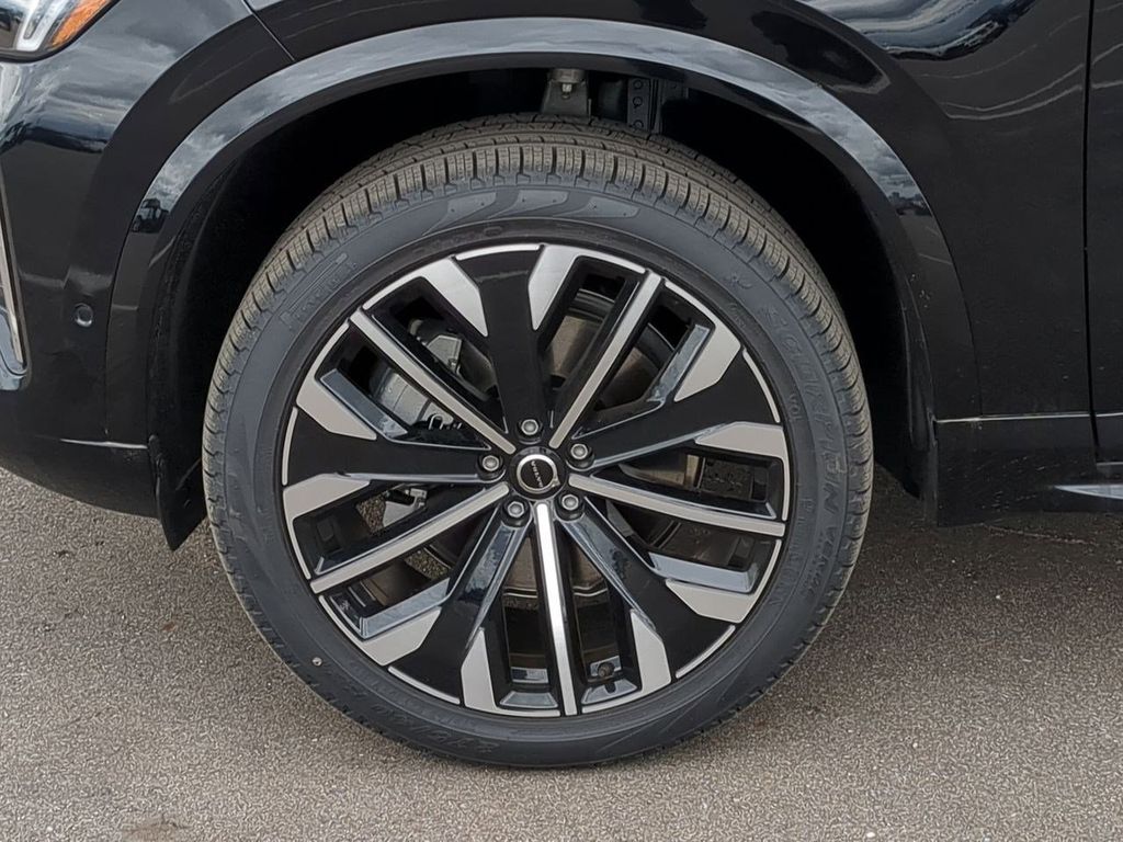 Thumbnail: 2026 Volvo XC90 - 8