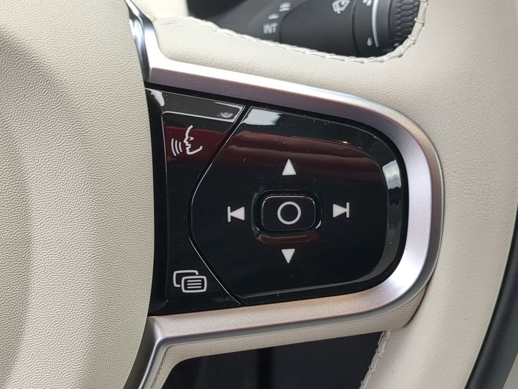Thumbnail: 2026 Volvo XC90 - 33