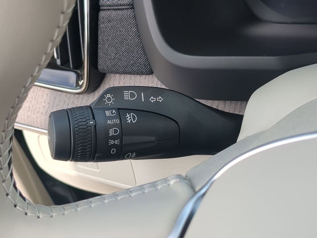 Thumbnail: 2026 Volvo XC90 - 29