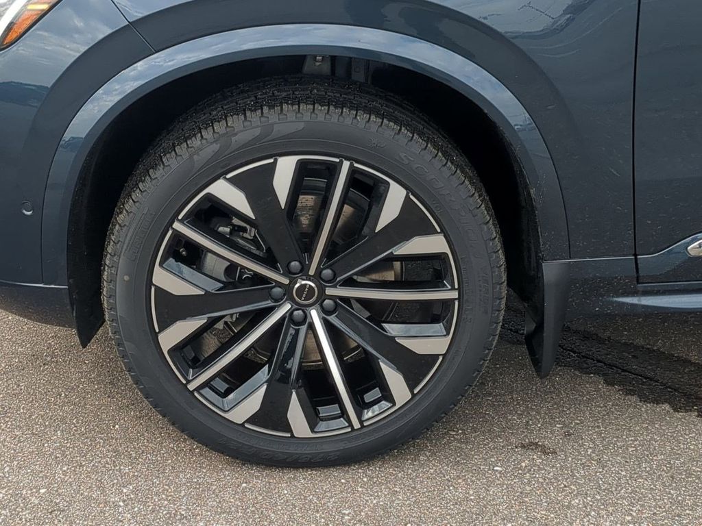 Thumbnail: 2026 Volvo XC90 - 8
