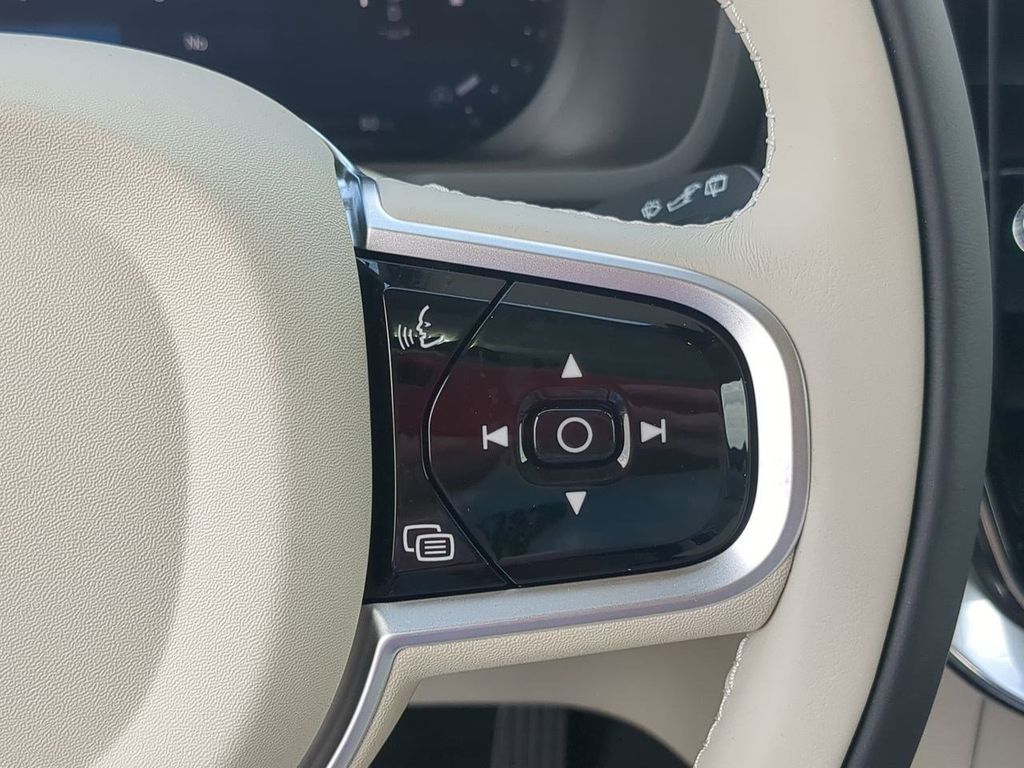 Thumbnail: 2026 Volvo XC90 - 27