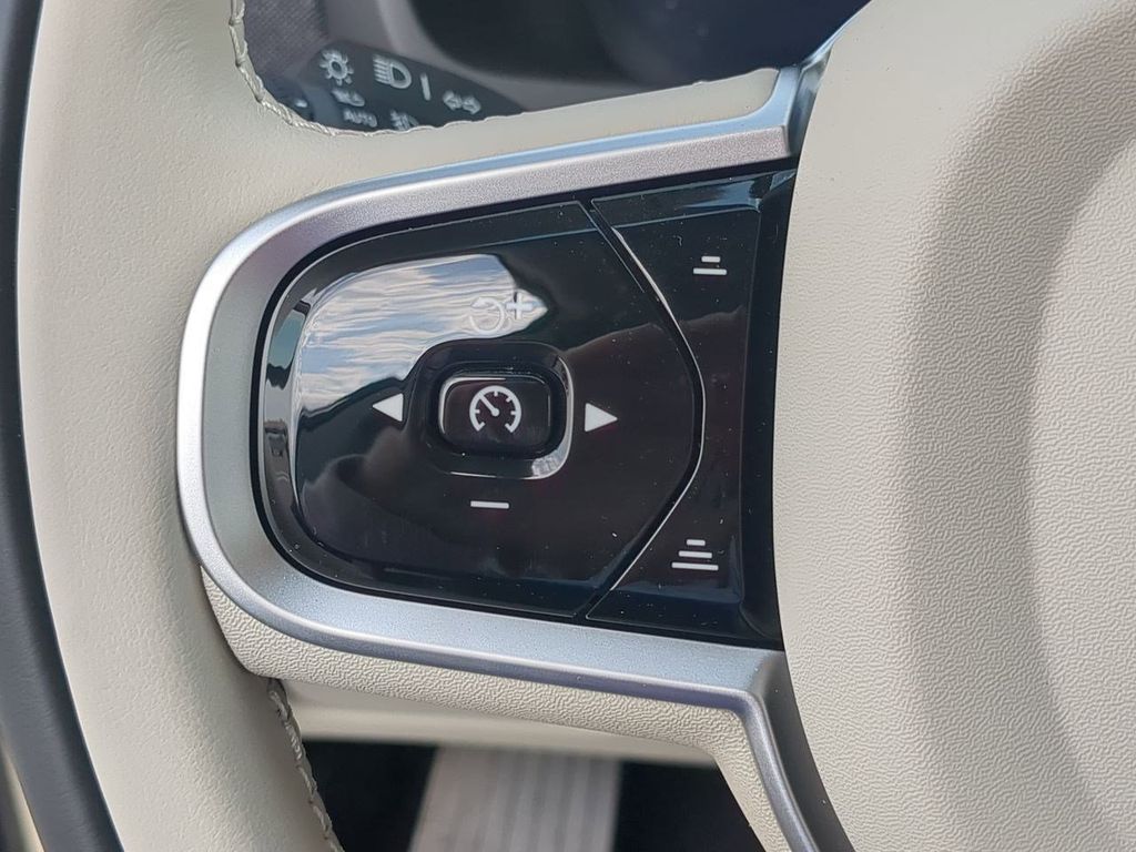 Thumbnail: 2026 Volvo XC90 - 26