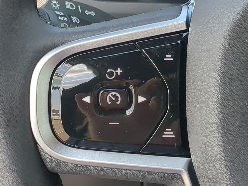 Thumbnail: 2026 Volvo XC90 - 26