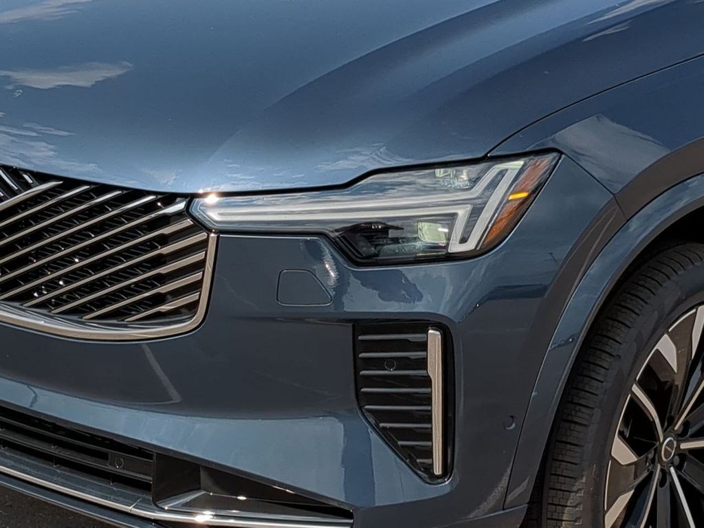 Thumbnail: 2026 Volvo XC90 - 21