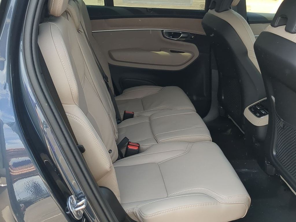 Thumbnail: 2026 Volvo XC90 - 25