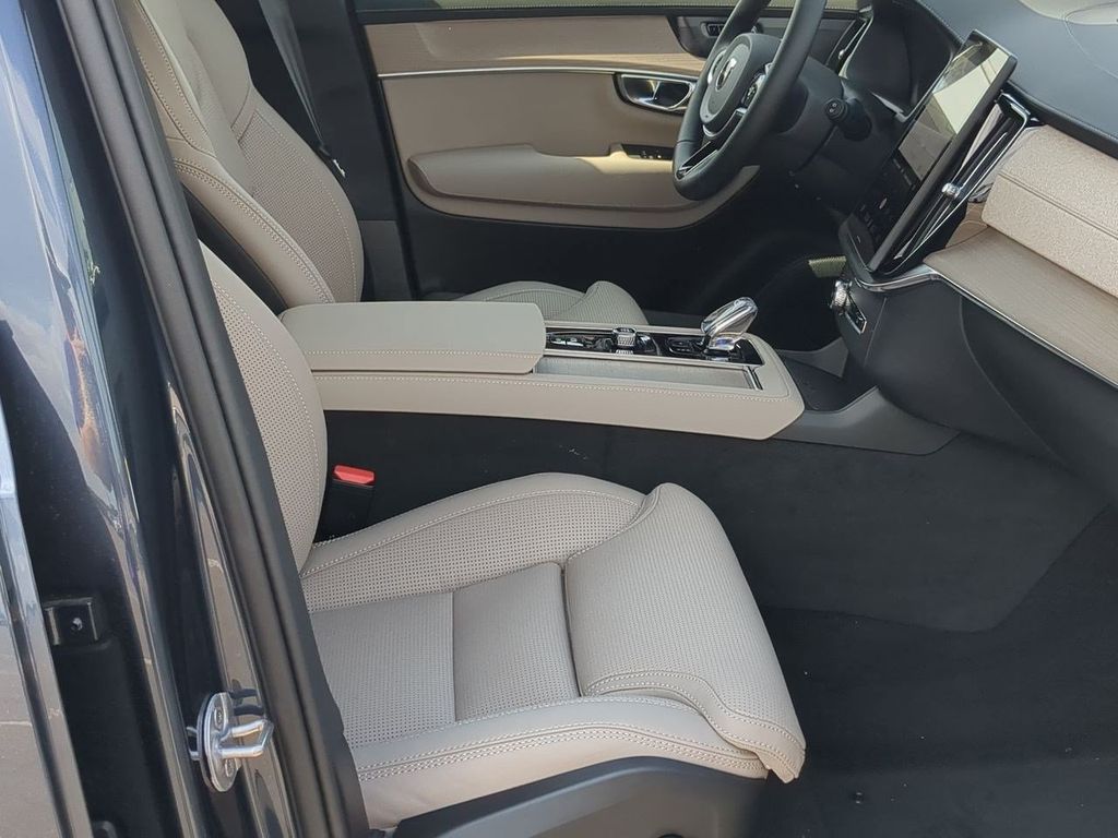 Thumbnail: 2026 Volvo XC90 - 11