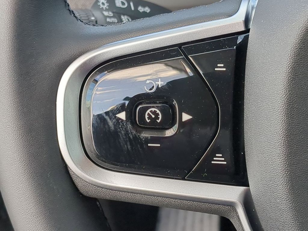 Thumbnail: 2026 Volvo XC90 - 26