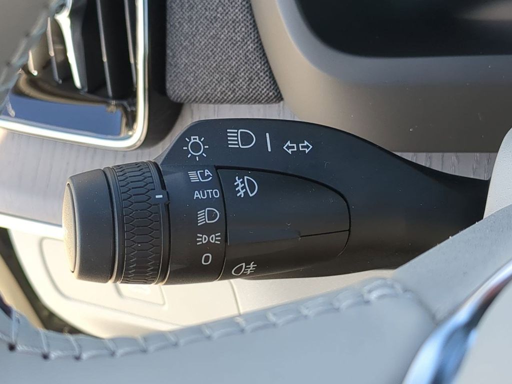 Thumbnail: 2026 Volvo XC90 - 30
