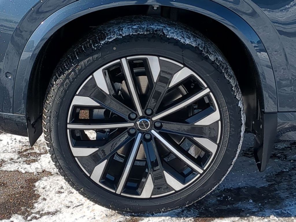 Thumbnail: 2026 Volvo XC90 - 8