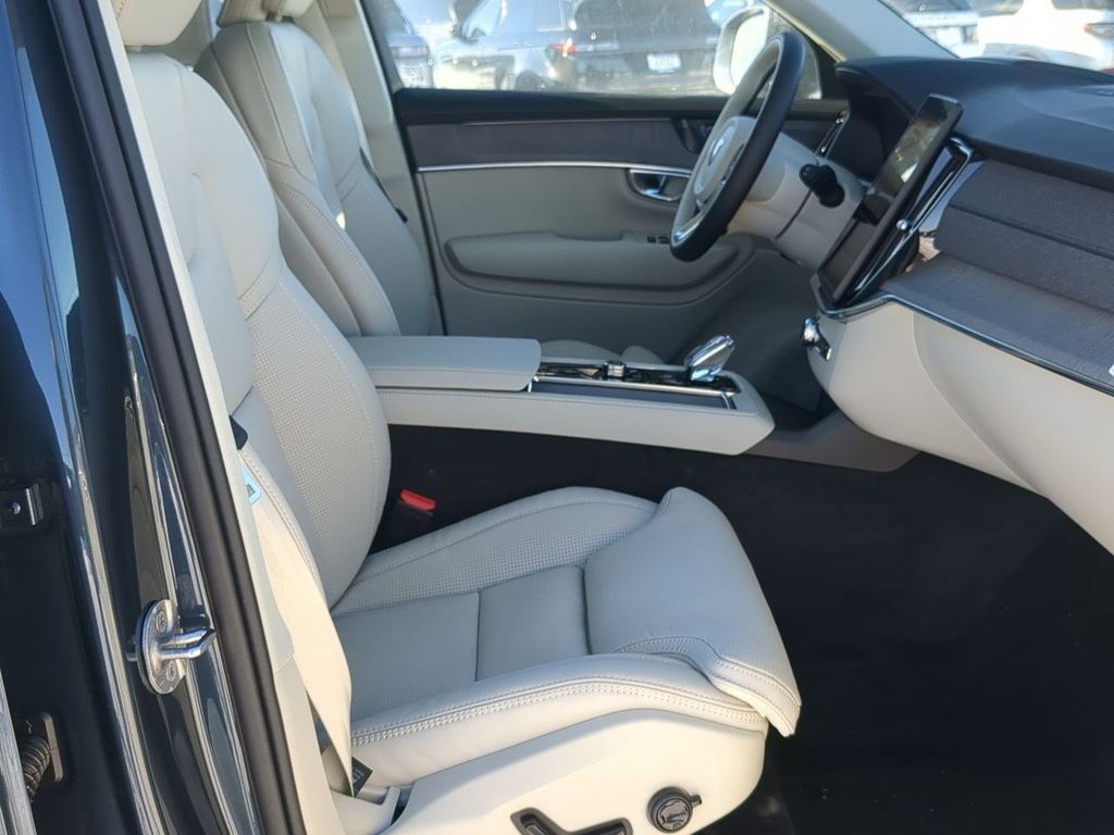 Thumbnail: 2026 Volvo XC90 - 11