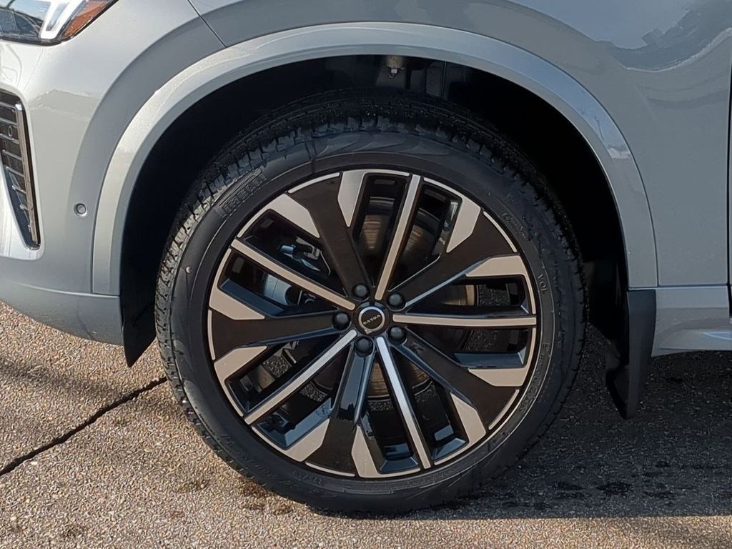 Thumbnail: 2026 Volvo XC90 - 8