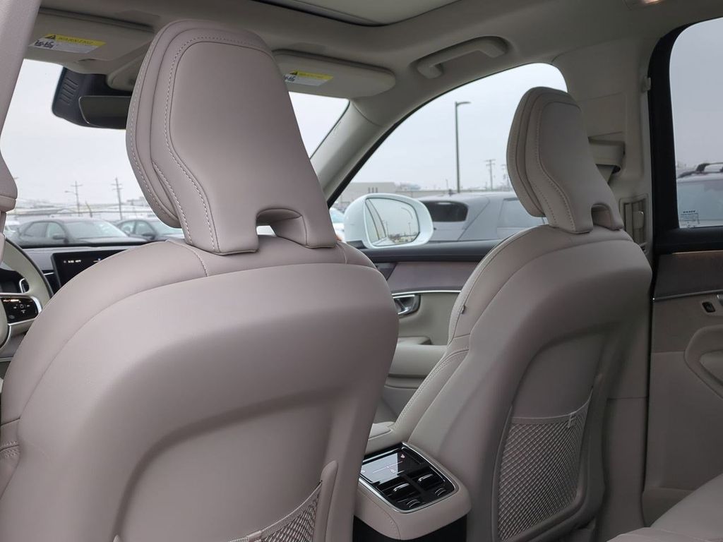 Thumbnail: 2026 Volvo XC90 - 11