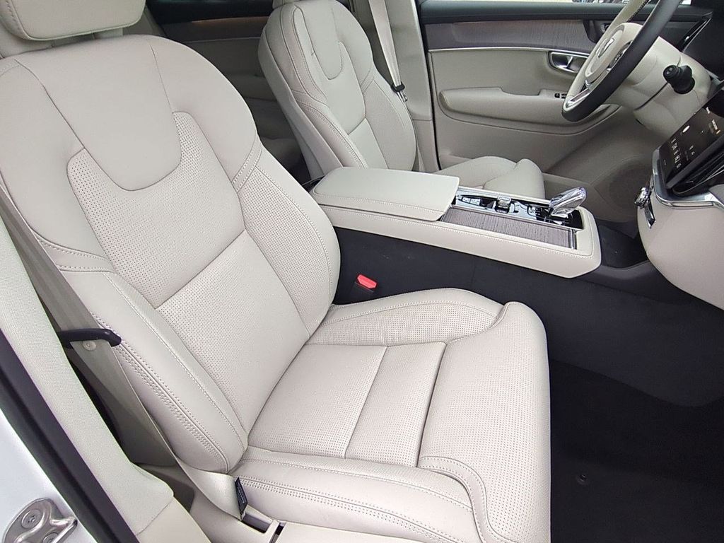 Thumbnail: 2026 Volvo XC90 - 27