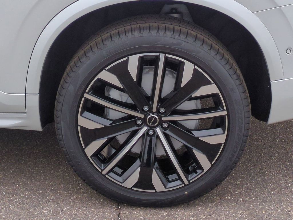 Thumbnail: 2026 Volvo XC90 - 8