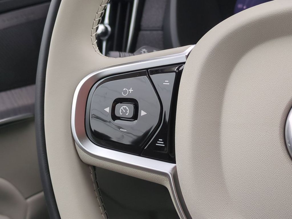 Thumbnail: 2026 Volvo XC90 - 28