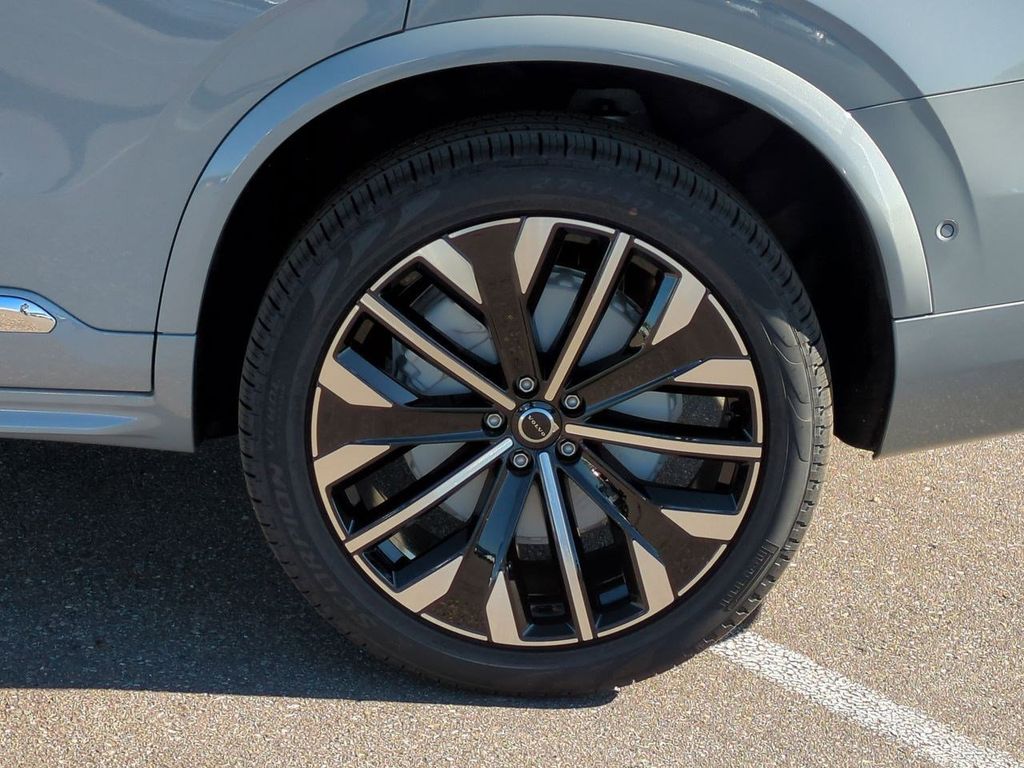 Thumbnail: 2026 Volvo XC90 - 8