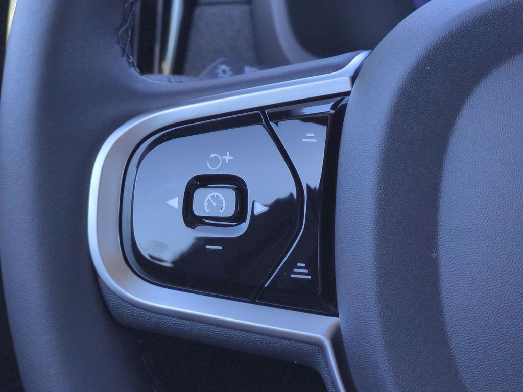Thumbnail: 2026 Volvo XC90 - 28