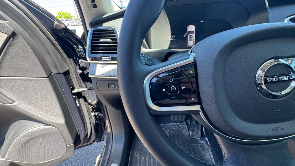 Thumbnail: 2025 Volvo XC90 - 26