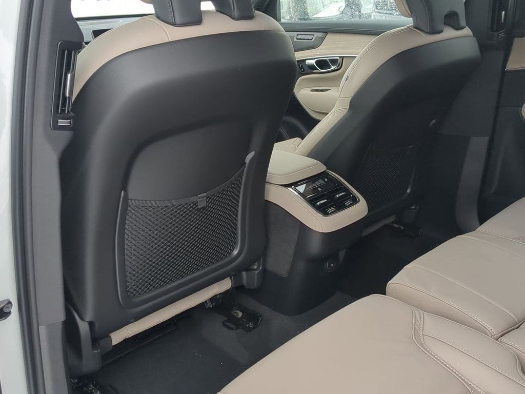Thumbnail: 2026 Volvo XC90 - 12