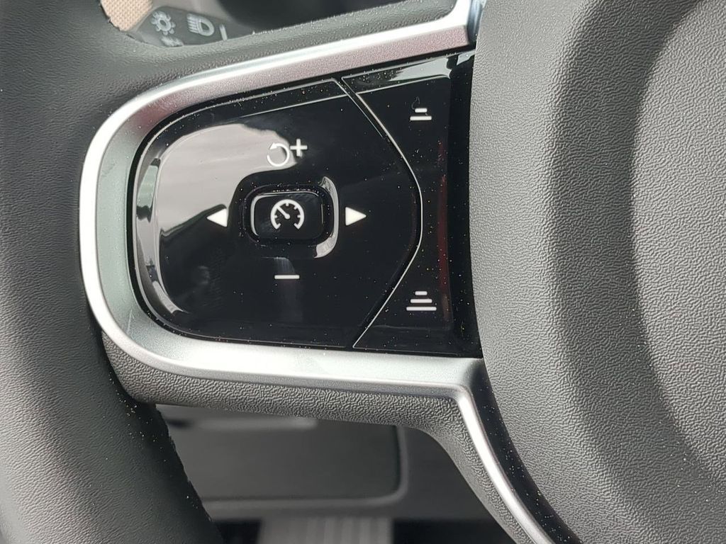 Thumbnail: 2026 Volvo XC90 - 27