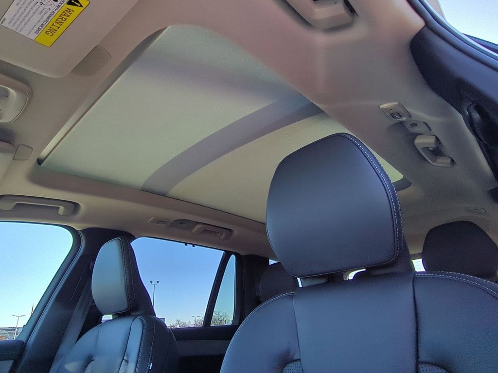 Thumbnail: 2026 Volvo XC90 - 18