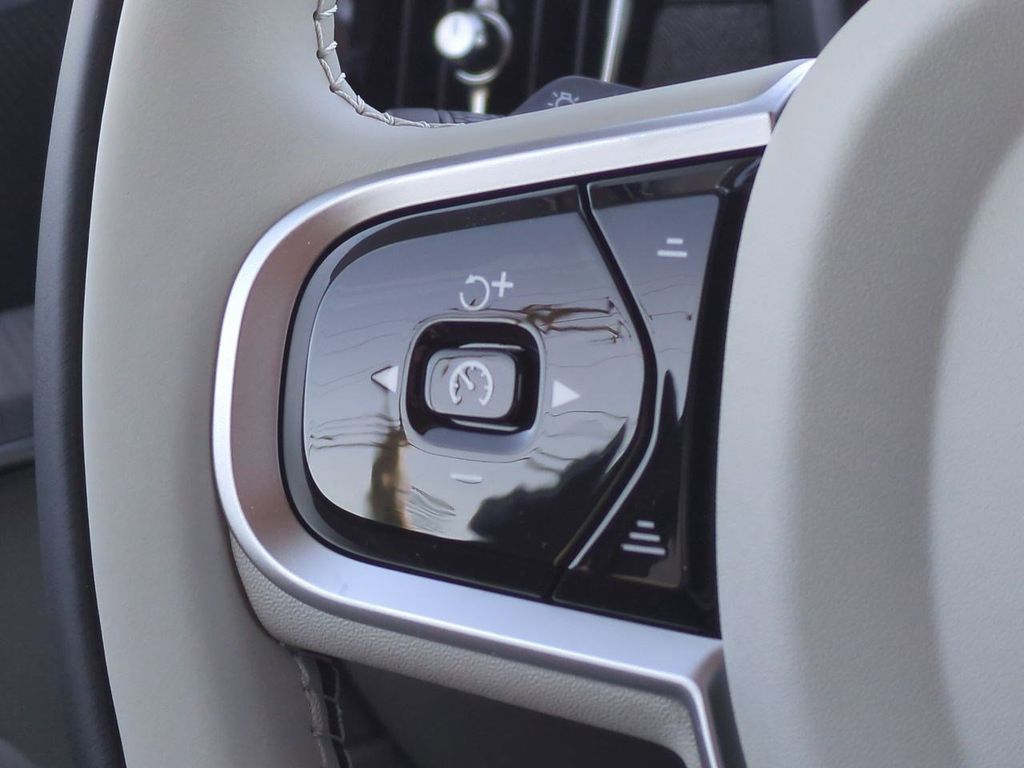 Thumbnail: 2026 Volvo XC90 - 28