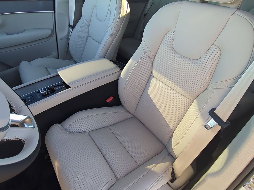 Thumbnail: 2026 Volvo XC90 - 10