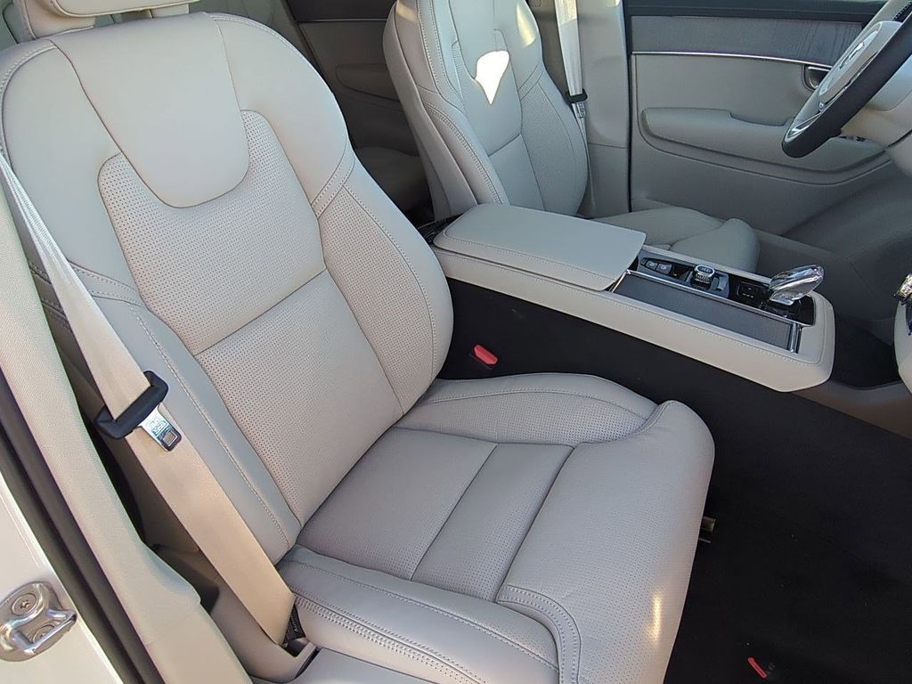 Thumbnail: 2026 Volvo XC90 - 27