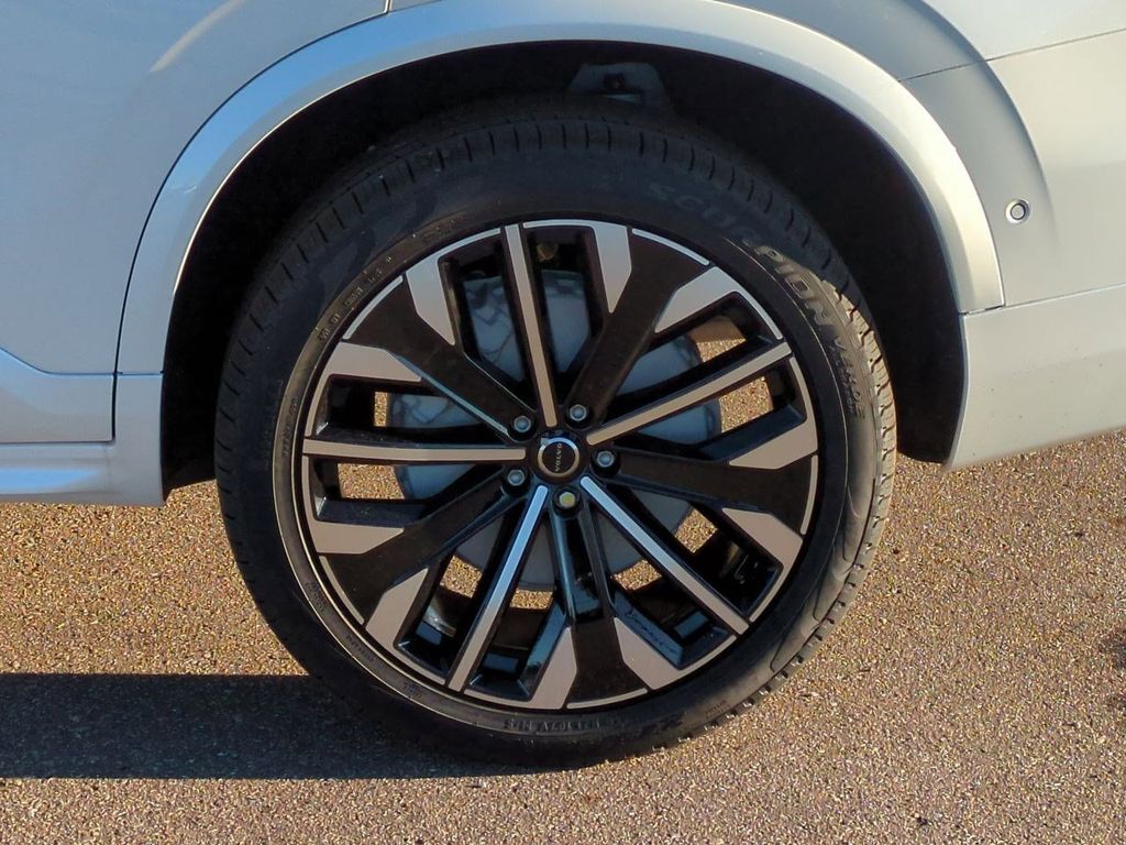 Thumbnail: 2026 Volvo XC90 - 8