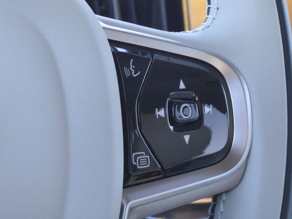 Thumbnail: 2026 Volvo XC90 - 29
