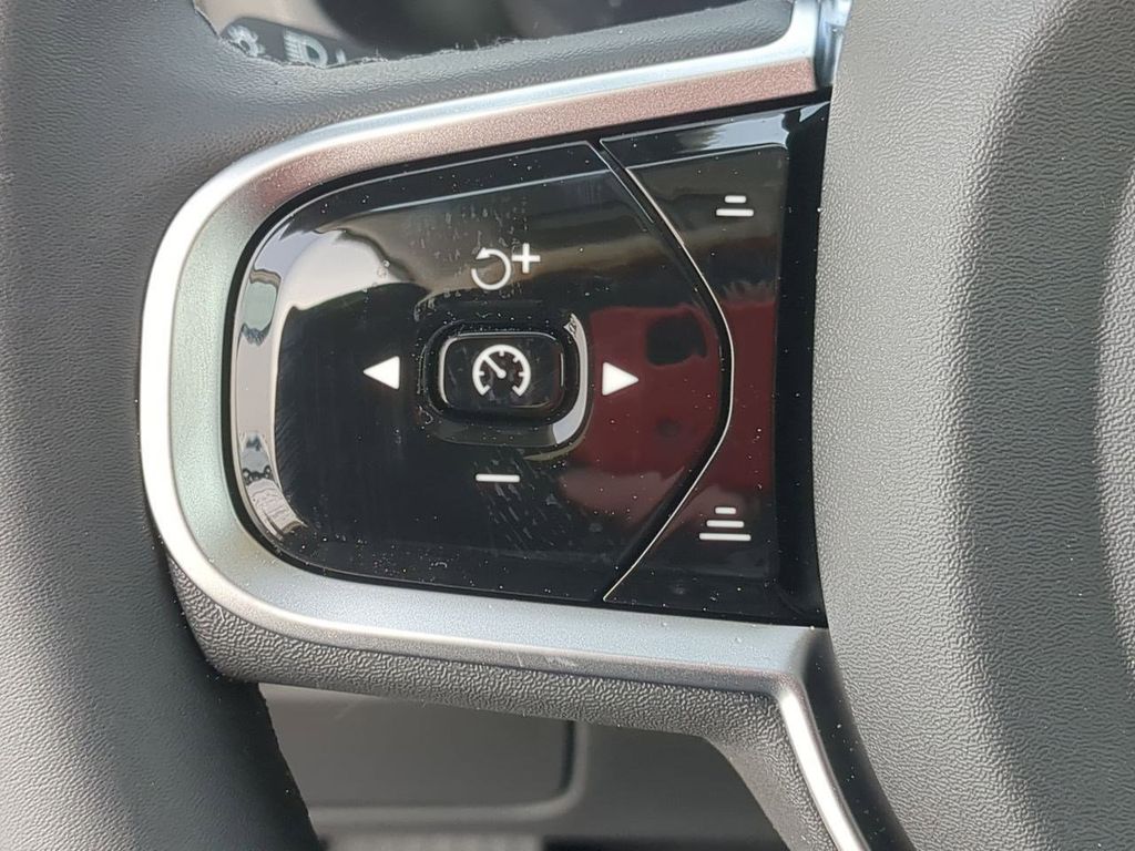 Thumbnail: 2026 Volvo XC90 - 20