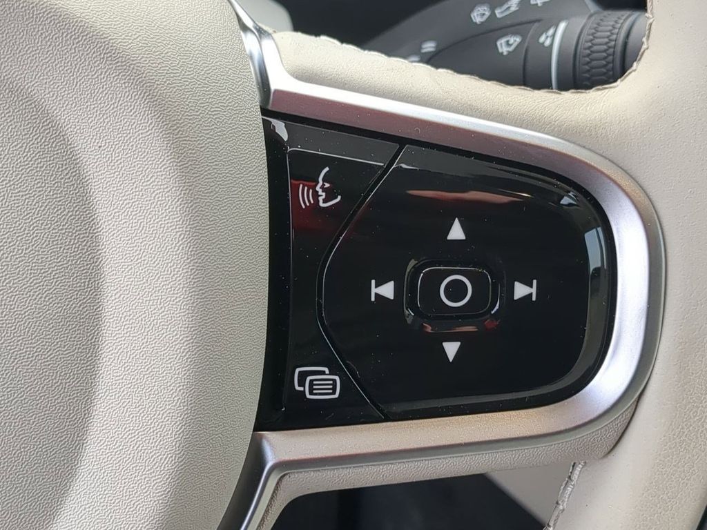 Thumbnail: 2026 Volvo XC90 - 20