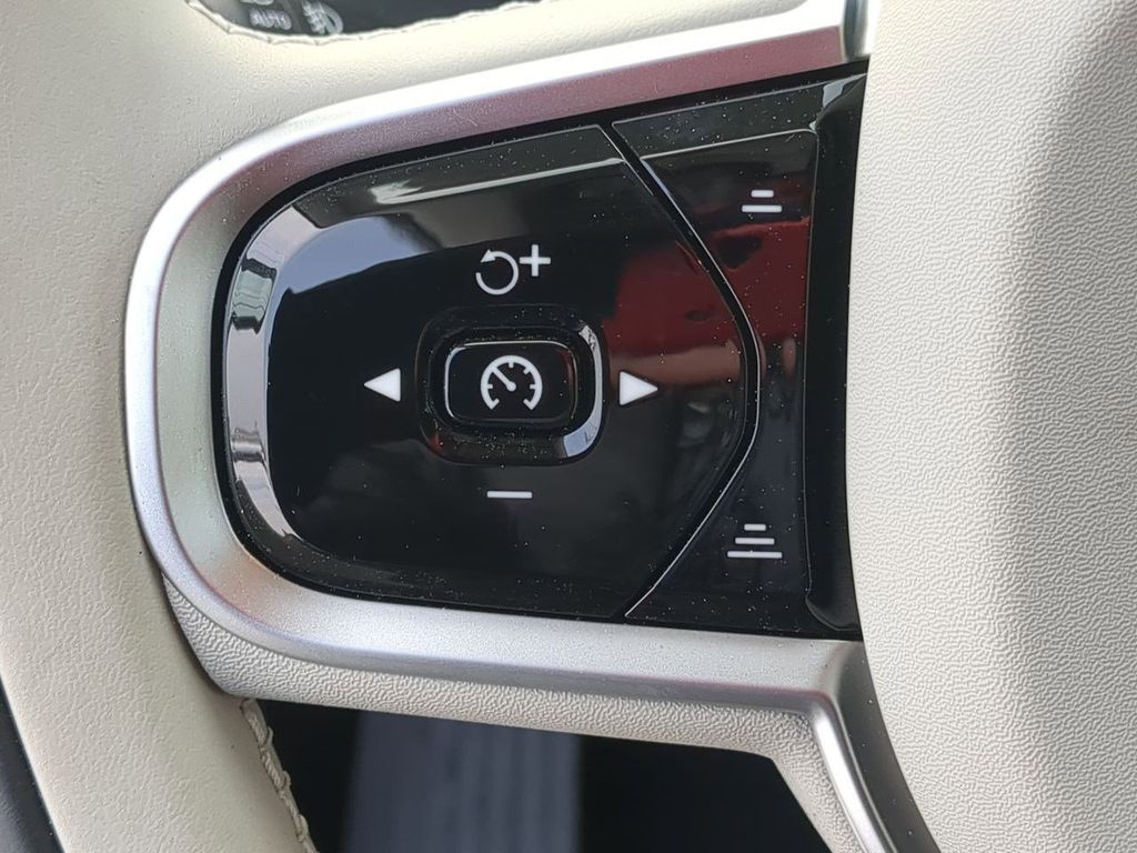 Thumbnail: 2026 Volvo XC90 - 19