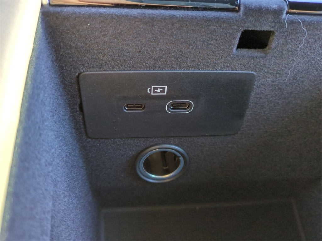 Thumbnail: 2026 Volvo XC90 - 33