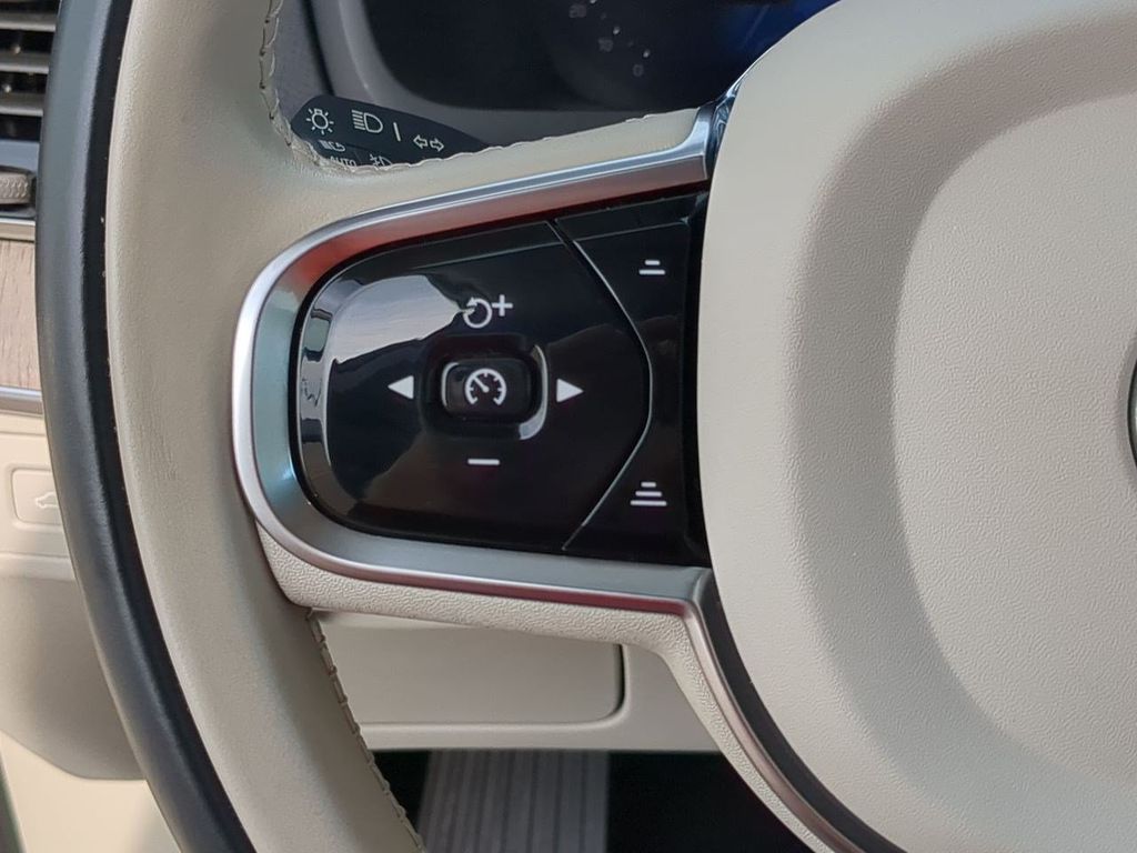 Thumbnail: 2023 Volvo XC90 - 26