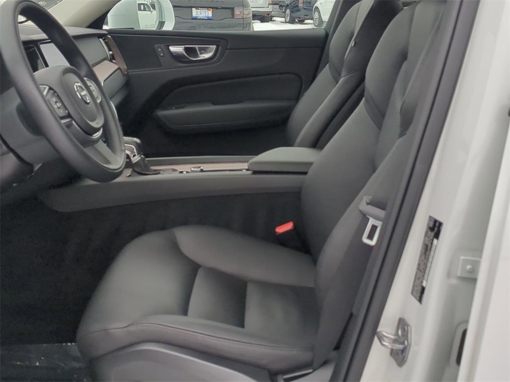 Thumbnail: 2021 Volvo XC60 - 10