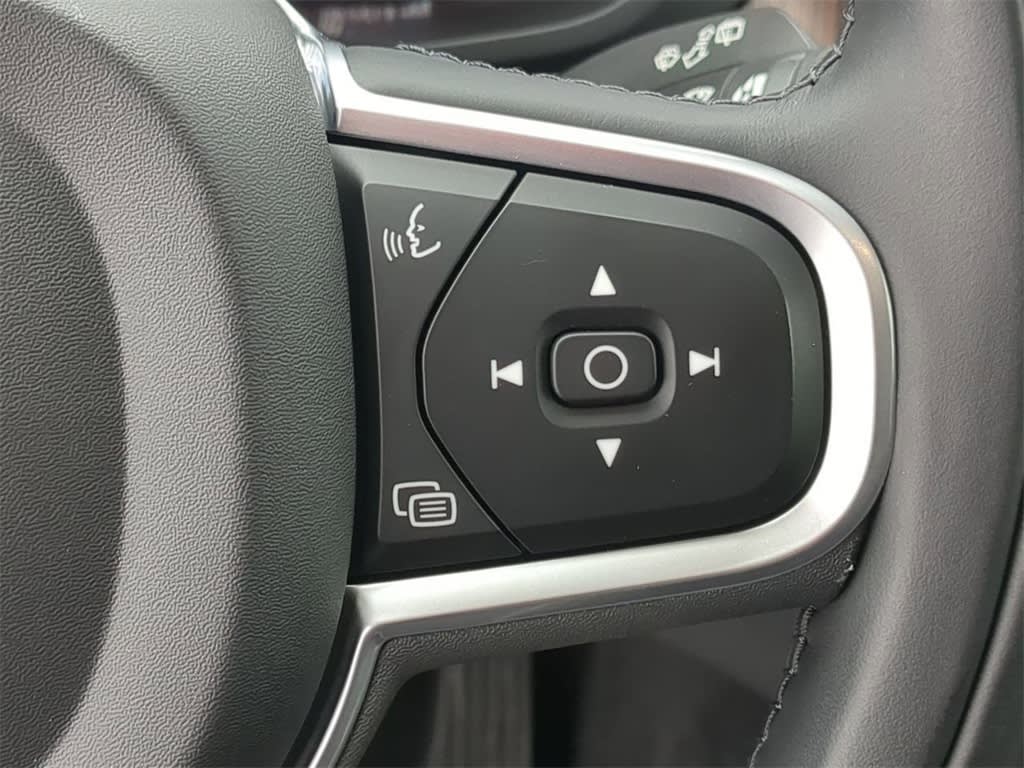 Thumbnail: 2021 Volvo XC60 - 28