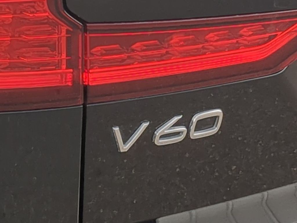 Thumbnail: 2020 Volvo V60 - 23