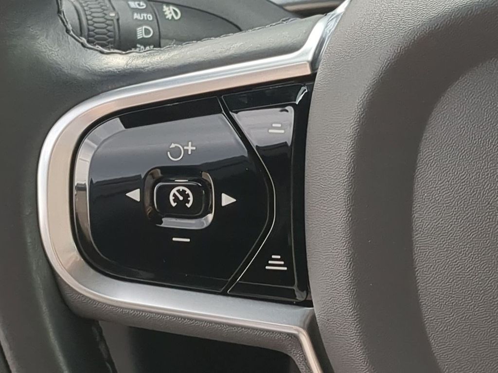 Thumbnail: 2020 Volvo V60 - 27