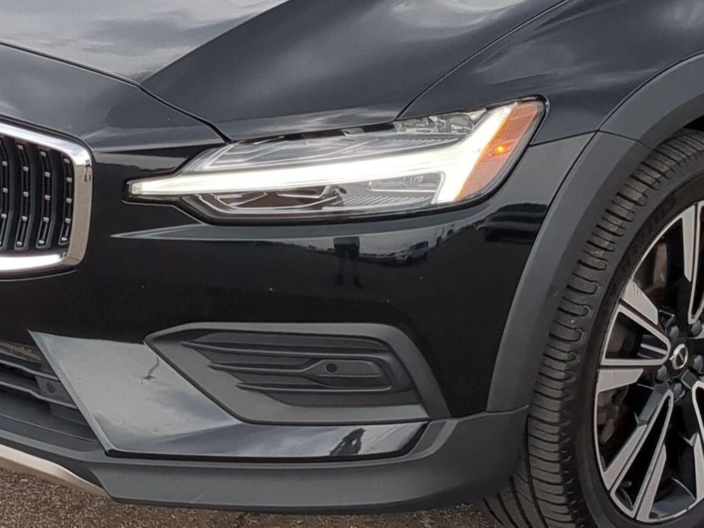 Thumbnail: 2020 Volvo V60 - 22