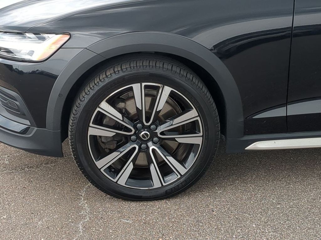 Thumbnail: 2020 Volvo V60 - 8