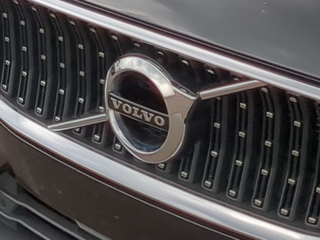Thumbnail: 2020 Volvo V60 - 7